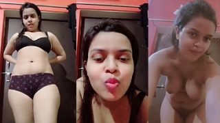 Indian Hot Desi Girl Showing And Nude Pussy Fingering Live Call