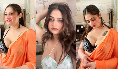 Desi Insta Influencer Jolly Showing & Fucking Ass